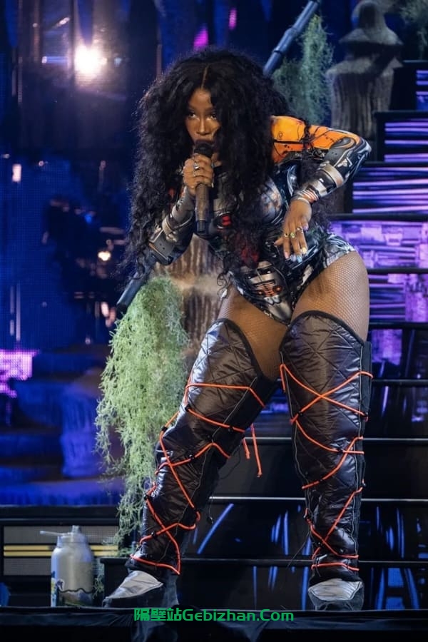 SZA: Glastonbury 2024 (2024)-隔壁站