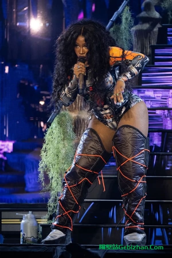 SZA: Glastonbury 2024 (2024)-隔壁站